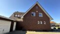 Seitenansicht mit Garage