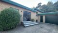 Hauseingang und Garage