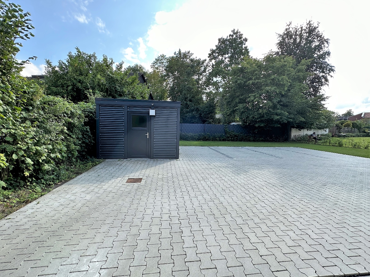 Stellplätze und Fahrradschuppen