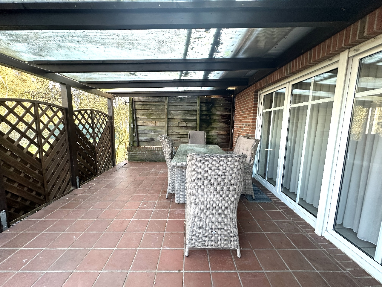 überdachte Terrasse