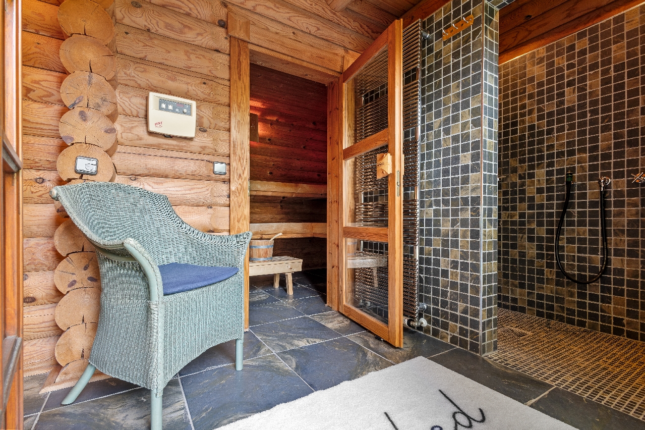 Sauna und ebenderdige Dusche