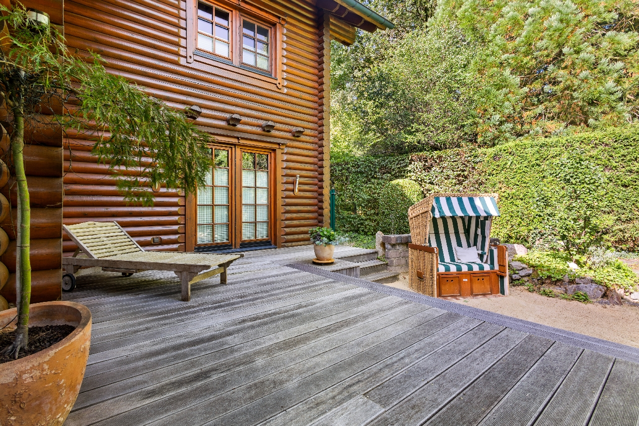 Terrasse vor dem Bad/der Sauna